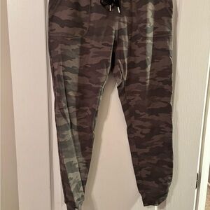 ZYIA Womens Unwind Camo Joggers